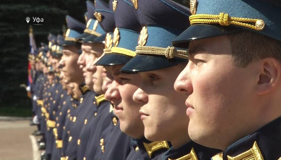 Студентам Военно-учебного центра УГАТУ вручили дипломы