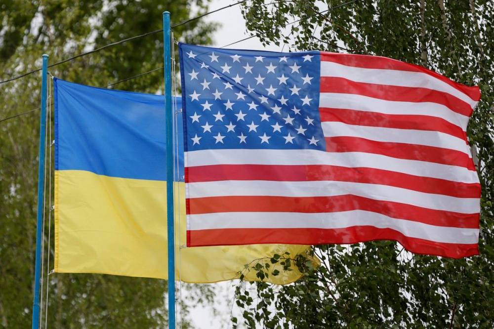 Нигде так не чувствуется пропасть между отечественной публичной и реальной политикой Украины, как на приёме по случаю Дня независимости США