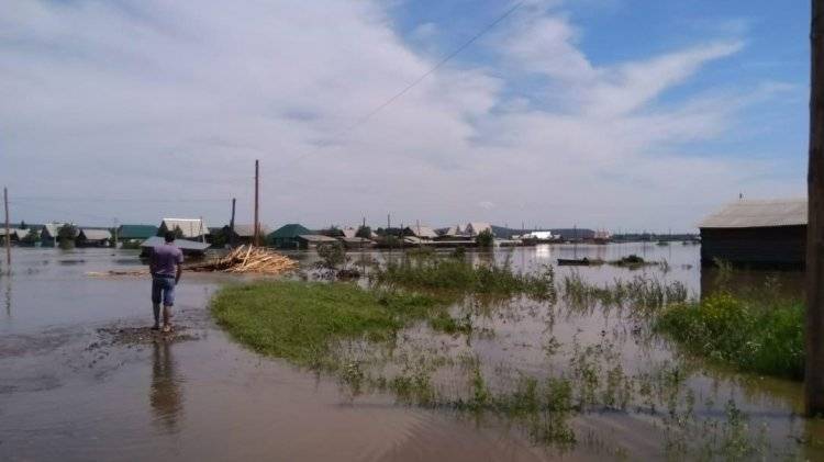 Мутко сообщил, что пострадавшим от паводка в Иркутской области выплатили по 10 тысяч рублей