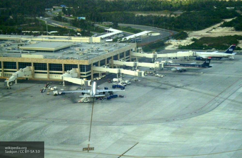 Семерых россиян задержали в аэропорту в Мексике