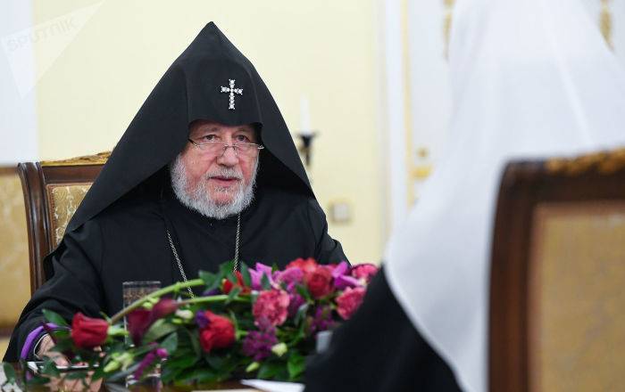 Католикос всех армян выразил соболезнования семьям и родным погибших в страшной аварии