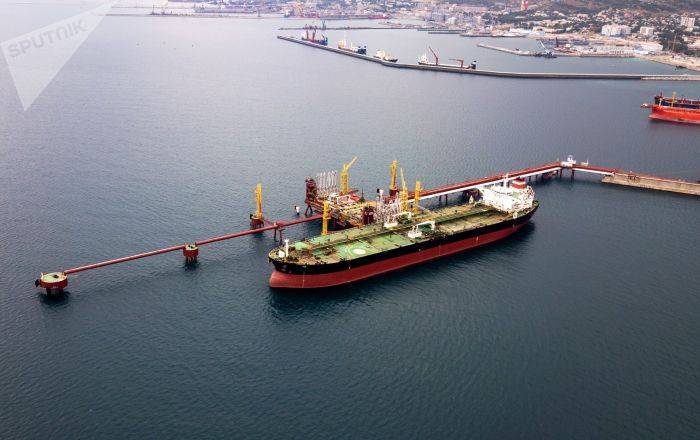 И танкер плывет: на Украину морем доставлена партия американской нефти