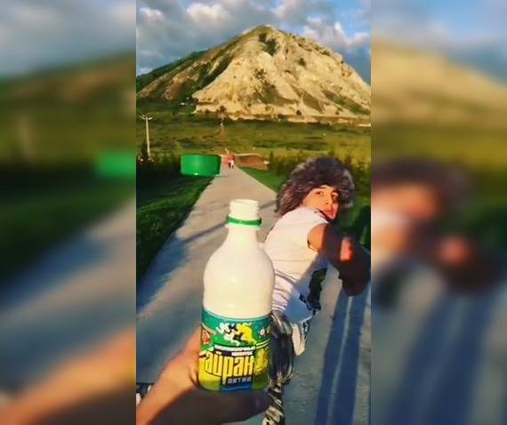 #BottleCapChallenge: В Башкирии парень открыл ногой бутылку айрана