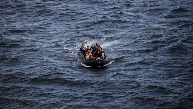 Рыбак, спасшийся при опрокидывании лодки на Чукотке, шел за помощью 9 км. РЕН ТВ