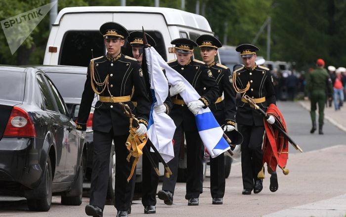 В Санкт-Петербурге проходит закрытая церемония похорон погибших подводников