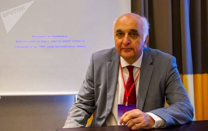 "Мы" вместо "я": знаменитый кардиохирург рассказал о медицине в Армении и первой "потере"