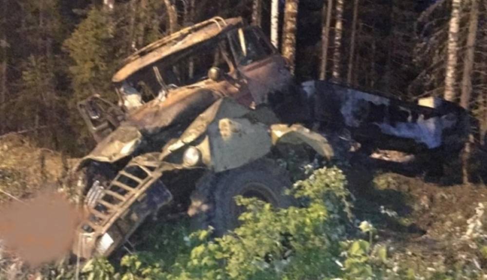 Четыре человека погибли после взрыва бензовоза на Урале