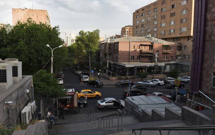 Страшное ЧП в Ереване: девушка нанесла себе увечья ножом в прямом эфире в соцсети