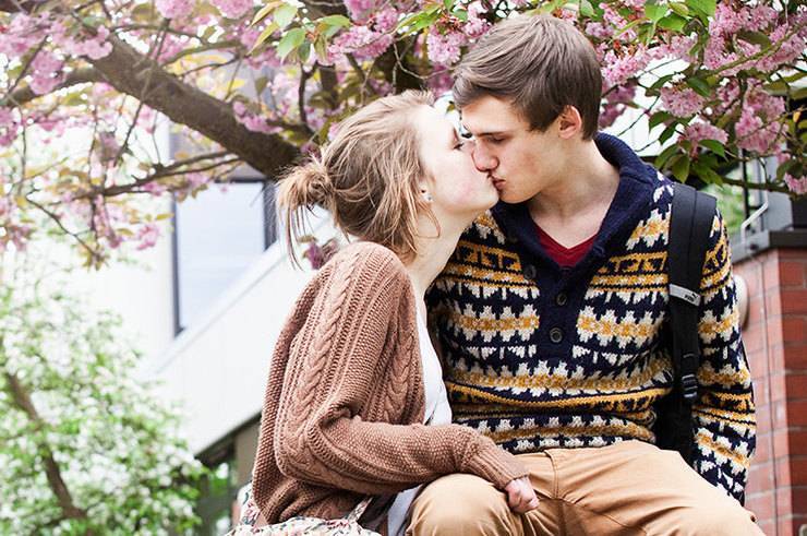 Не стесняйся: 9 реальных историй о том, как поцеловать его первой — Информационное Агентство "365 дней"