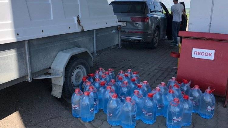 Жителям Тулуна за сутки раздали 520 тонн воды