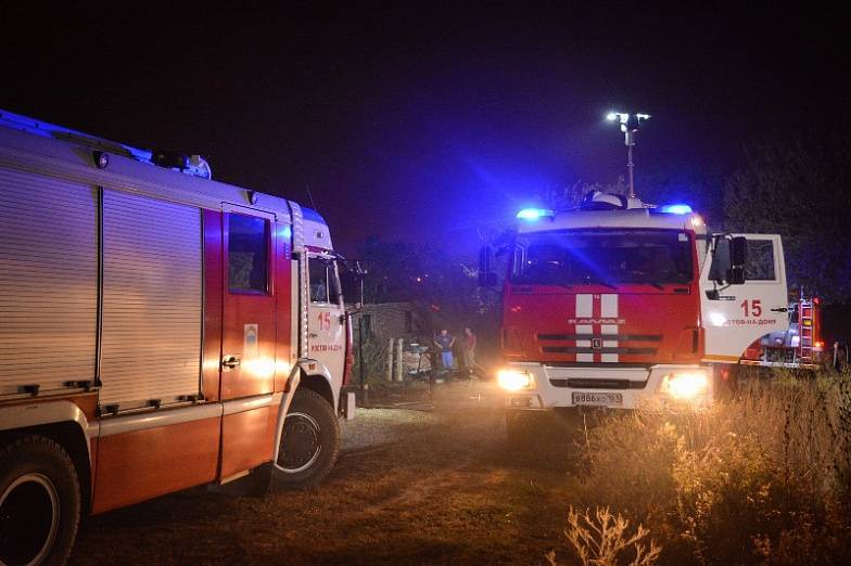 Ночью в Элитном поселке Аксайского района произошел крупный пожар