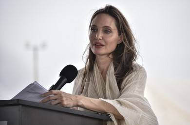 Анджелина Джоли потеряла сознание во время выступления