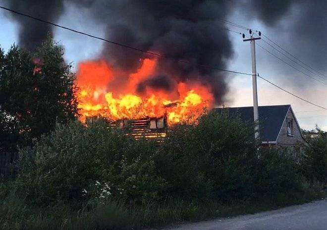 В Спасске произошел сгорел дом (видео)