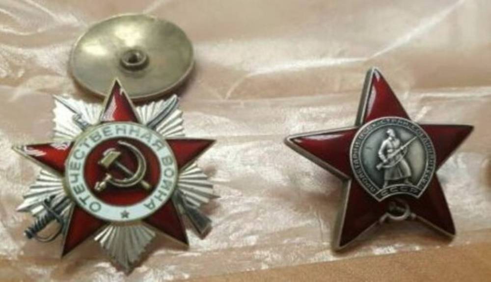 Москвича задержали при попытке продажи наград СССР