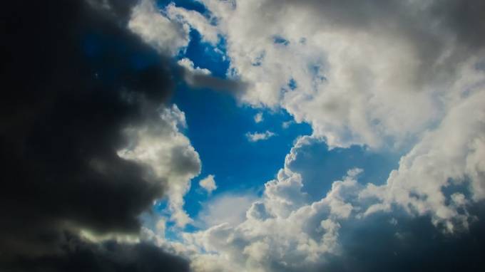 На протяжении всего воскресенья петербуржцев ожидает облачная с прояснениями погода