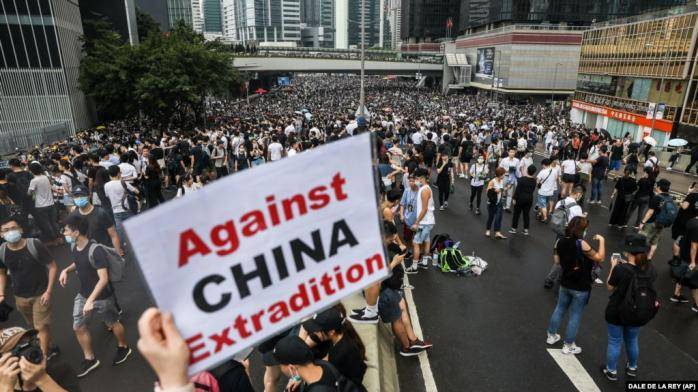 В Гонконге возобновилась акция протеста против закона об экстрадиции
