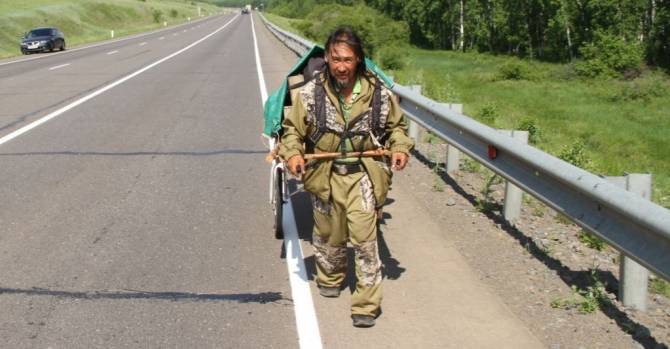 Якутский шаман идёт пешком в Москву "изгонять Путина"