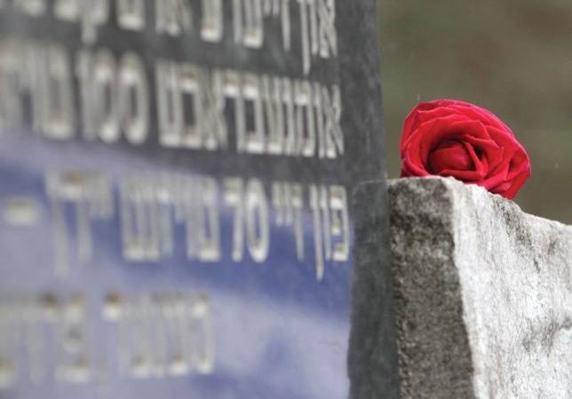 Моральной и эмоциональной помощи массовым убийствам евреев сейчас достаточно, чтобы в 2019 году в Литве называться героем — израильский историк