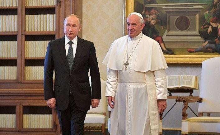 Деловая столица: почему Путин нравится многим католикам больше, чем Папа Римский