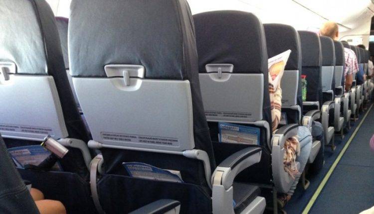 В летевшем из Нью-Йорка в Лондон самолете вспыхнуло кресло