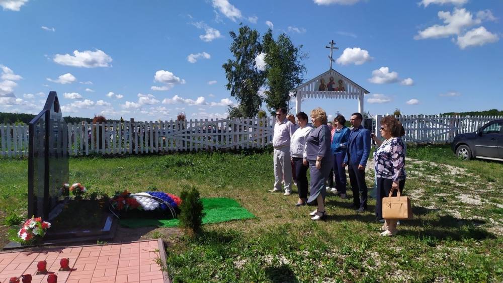Елена Митина посетила мемориал «Солдаты победы» в селе Нагайское | РИА «7 новостей»