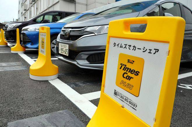 Японские каршеринги обнаружили, что многие клиенты арендуют машины не для поездок. В них спят, едят или работают