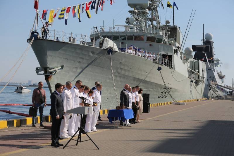 Зеленский присвоил "почётные" имена катерам и посетил корабли НАТО в Одессе