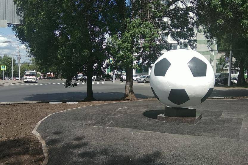 В Уфе появился новый арт-объект «Футбольный мяч»