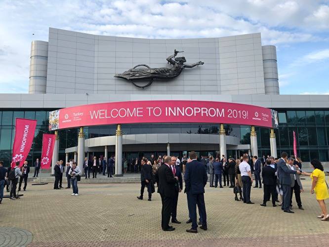 В Екатеринбурге открылся «Иннопром». В числе будущих спикеров выставки назвали Илона Маска