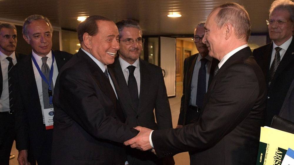 Берлускони пообещал Путину положить конец абсурдным санкциям против РФ