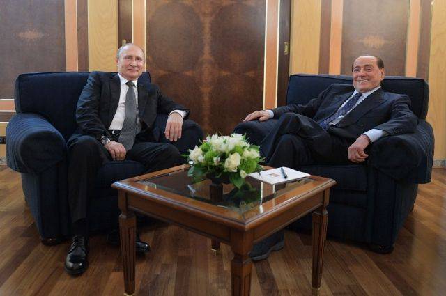 Берлускони пообещал Путину положить конец «абсурдному режиму санкций»
