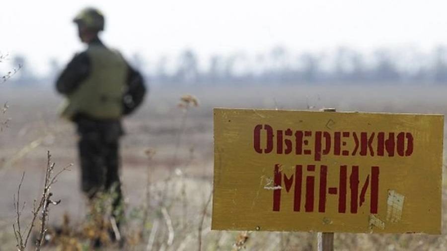 Украинские каратели заминировали автодорогу в районе участка разведения у Золотого | Новороссия