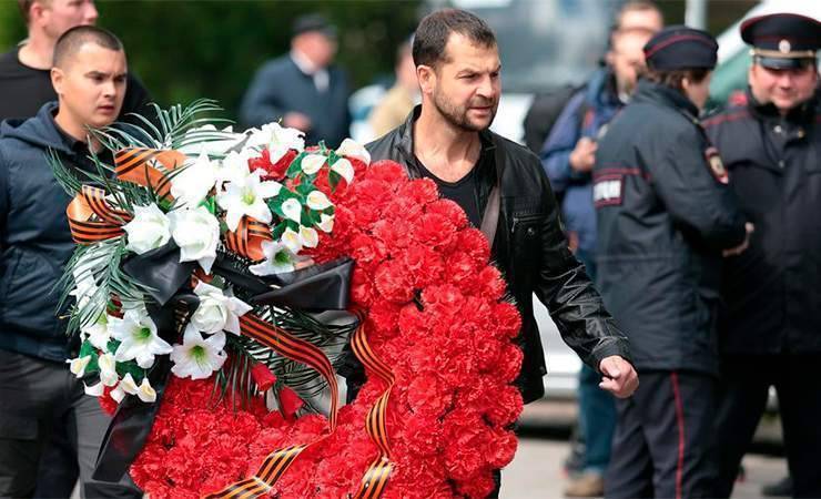 Видеофакт: в Петербурге похоронили погибших подводников