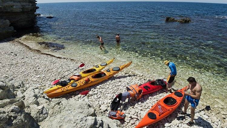 У берегов Крыма спасены туристы с детьми на каяках
