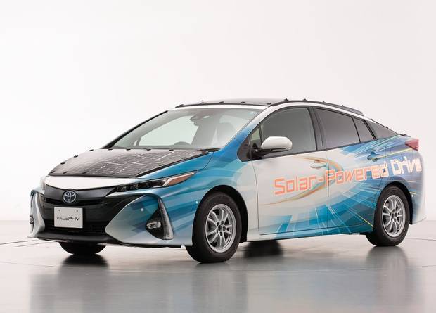 Toyota испытает Prius с солнечными батареями