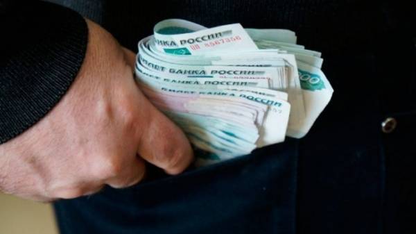 Более ста тысяч рублей украла сольилечанка у своего знакомого из Казахстана