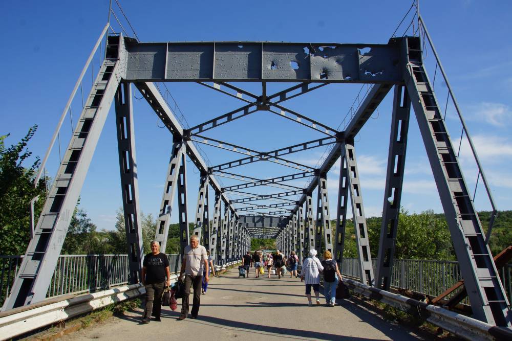 Зеленский сказал, при каком условии начнется восстановление моста в Станице Луганской. РЕН ТВ