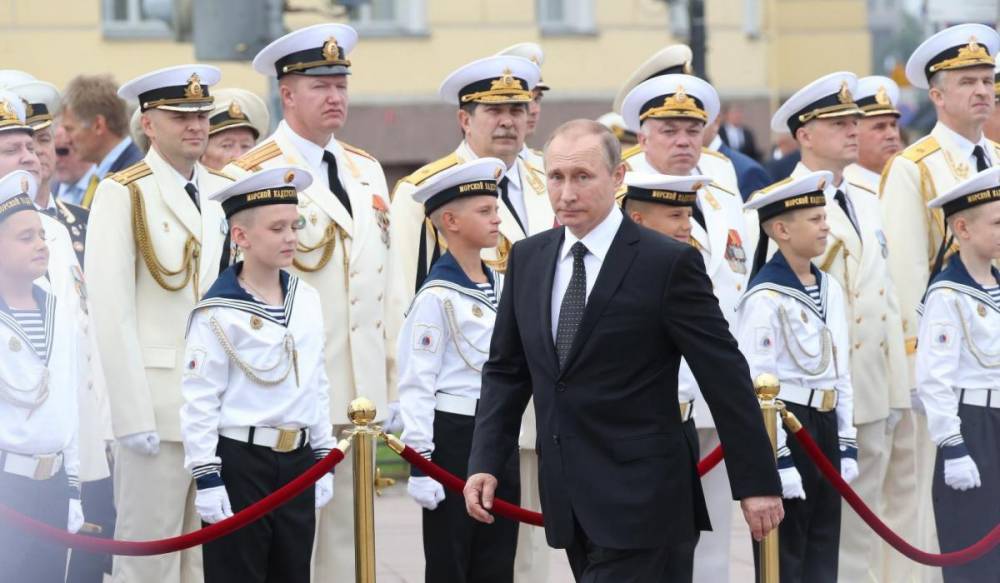 Владимир Путин поздравил работников и ветеранов морского и речного флота