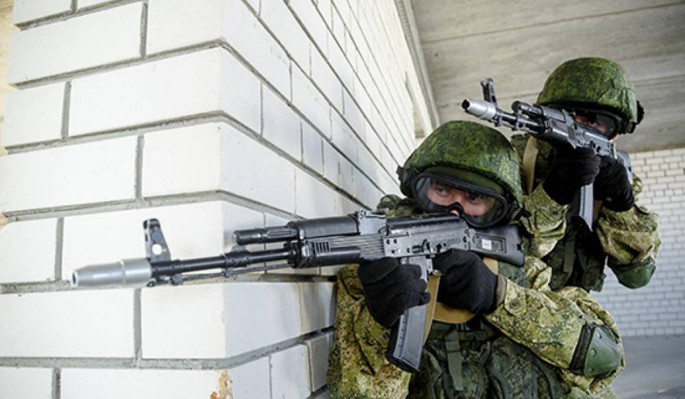 Разведчики ЗВО ликвидировали «террористов» на полигоне в Ленобласти