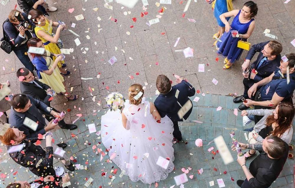 ВЦИОМ: большинство россиян считают обязательной официальную регистрацию брака
