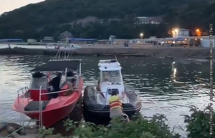 Следователи насчитали 55 человек на опрокинувшемся в Черном море катамаране