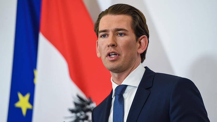 Экс-канцлер Австрии обвинил НПО в привлечении беженцев в Европу
