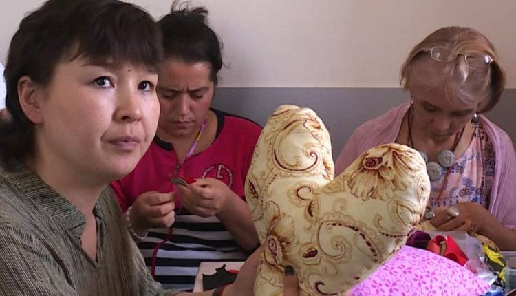 Вместе ради жизни: онкобольные кыргызстанки шьют, чтобы заработать на лечение