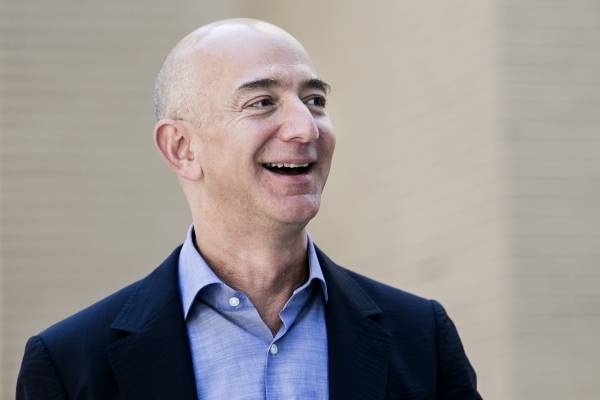 Глава Amazon официально стал холостяком