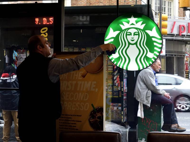Руководство Starbucks извинилось за выдворение полицейских из кофейни