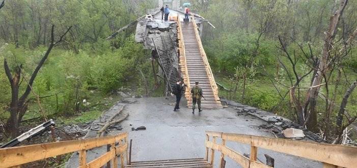 Зеленский вместе с Туском осмотрел разрушенный ВСУ мост у Станицы Луганской | Новороссия