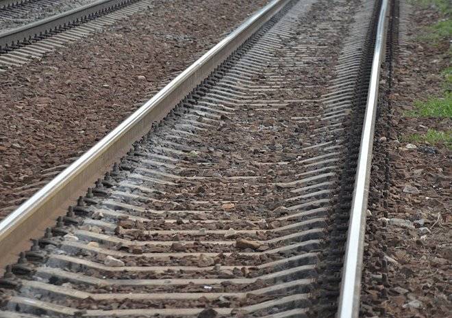 Очевидец: под Рязанью поезд насмерть сбил мужчину, сидевшего на рельсах