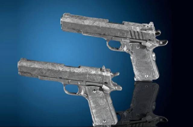 На аукцион выставили уникальные пистолеты за $1 млн