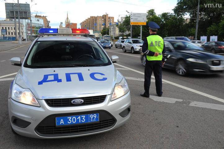 Один человек пострадал при столкновении автомобиля и мотоцикла в Москве