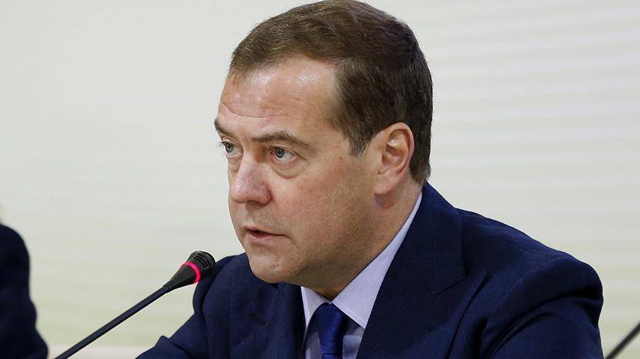Медведев одобрил проект частной автотрассы из РФ в Китай